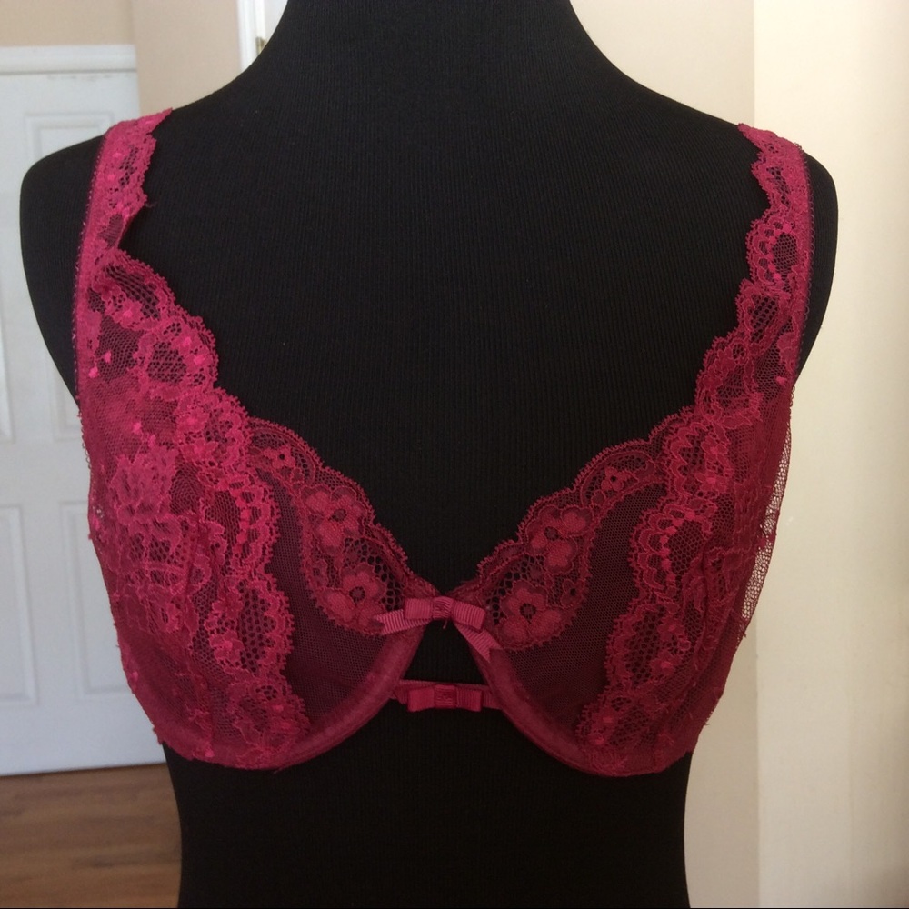 Vintage Victoria’s Secret Lace Plunge Bra 34C